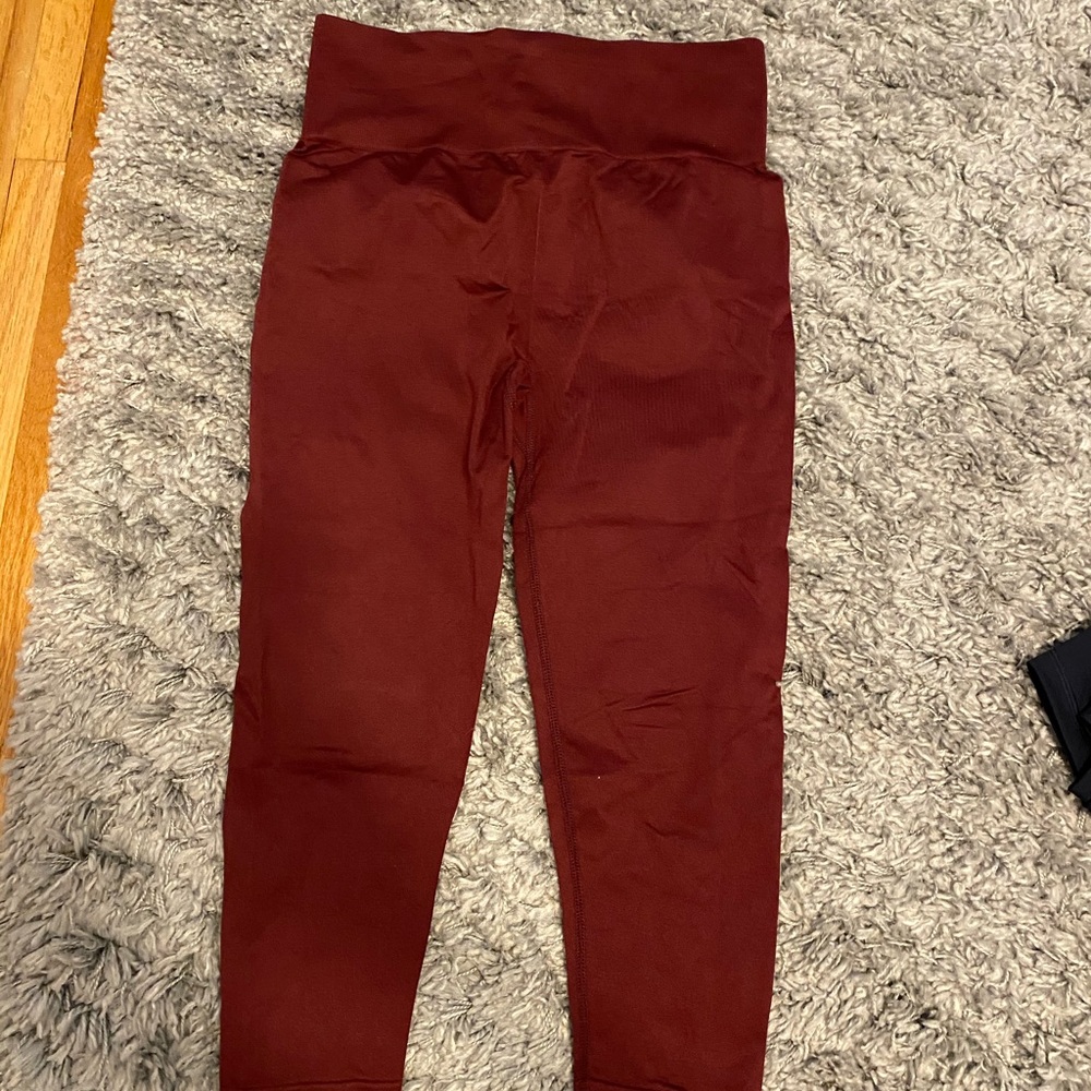 Fabletics maroon crop leggings